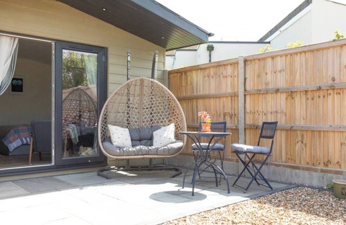 Whitstable Cabin | Pear Tree Cabin is a perfect base to explore and dine out at Whitstables many restaurants.