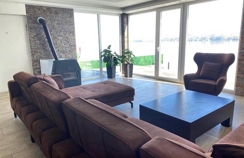 Belgrade House | Pearl house