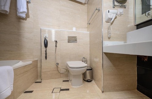 Al Muraqqabat Hotel | Pearl Swiss Hotel