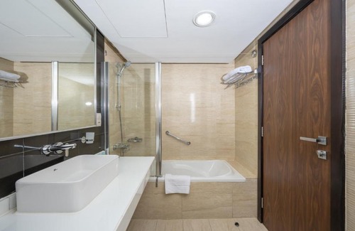 Al Muraqqabat Hotel | Pearl Swiss Hotel