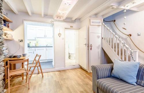 Aberdovey House | Pebble Cottage