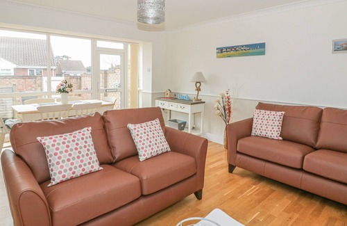 Kessingland Cottage | PEBBLE HOUSE, pet friendly, country holiday cottage in Kessingland