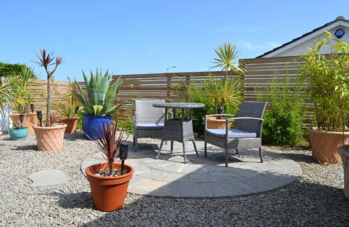 Carbis Bay Apartment | Pebbles - A relaxing King Studio