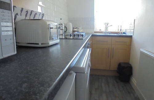 Eastbourne City Centre Apartment | Pebbles. The Beach House, apartment in central Eastbourne with private parking