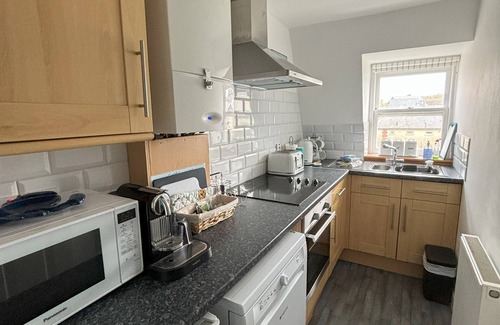 Eastbourne City Centre Apartment | Pebbles. The Beach House, apartment in central Eastbourne with private parking