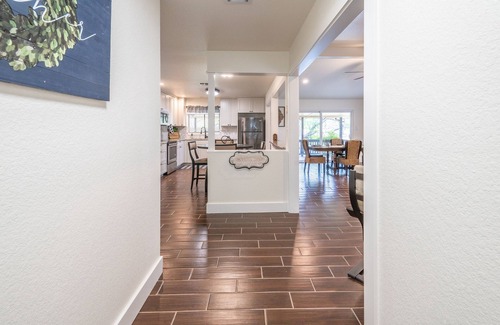 Kingsland House | Pecan Pie - Charming home on Channel w/Gameroom