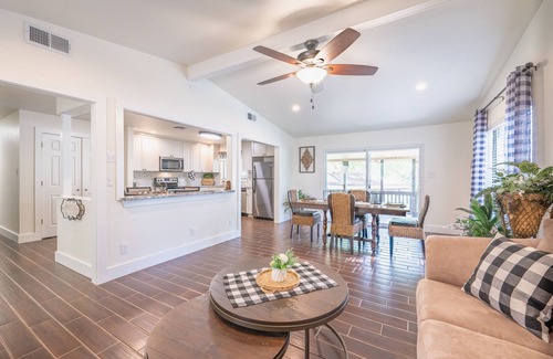Kingsland House | Pecan Pie - Charming home on Channel w/Gameroom