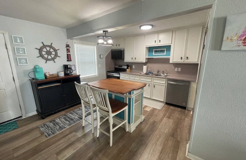 Surfside Beach House | Pedestrian Beach Front 3- bedroom house in Surfside Beach