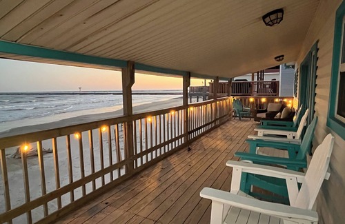 Surfside Beach House | Pedestrian Beach Front 3- bedroom house in Surfside Beach