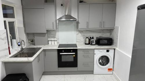 Borehamwood Apartment | Peeams Abode Borehamwood