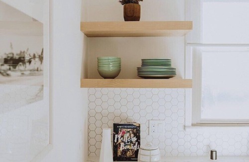 Olde Solana Beach Apartment | Peek-a-boo Ocean View - Modern Solana Surf Loft