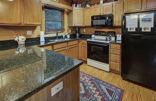 Gatlinburg - Pigeon Forge House | Peek-A-View Affordable Family Cabin In Wears Valley in Dogwood Farms