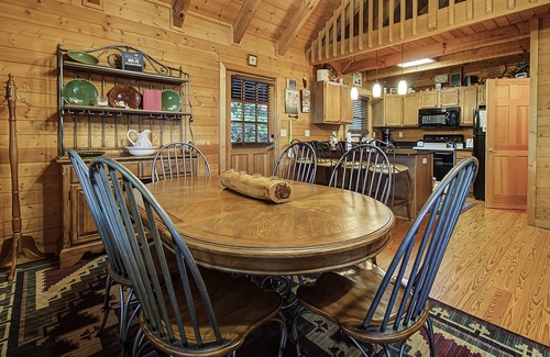 Gatlinburg - Pigeon Forge House | Peek-A-View Affordable Family Cabin In Wears Valley in Dogwood Farms