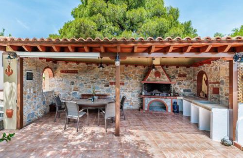 Alikias House | Pefkos Cottage