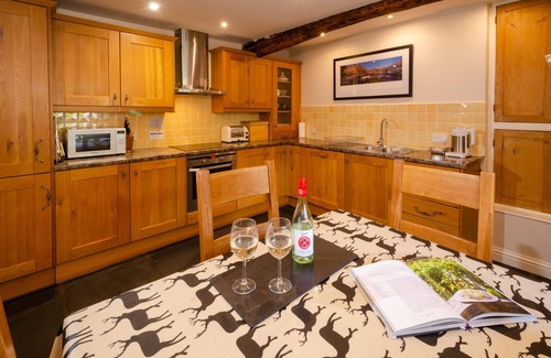 Ambleside House | Peggy Hill Cottage - Two Bedroom House, Sleeps 4