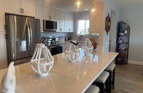 Carlsbad Condo | Peggy's Waterfront Oasis in Carlsbad - Fully Furnished - Beautiful Condo