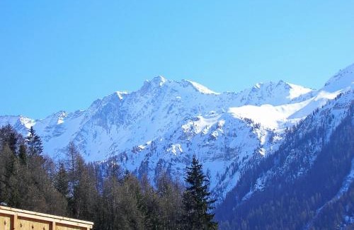 Peisey-Nancroix Ski Chalet | Peisey Chalet with Balcony Views