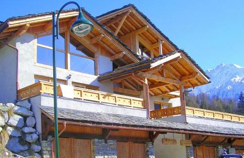 Peisey-Nancroix Ski Chalet | Peisey Chalet with Balcony Views