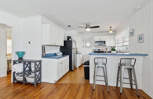 Fernandina Beach Cottage | Pelican: Easy access, spacious beach cottage steps to ocean with large private yard