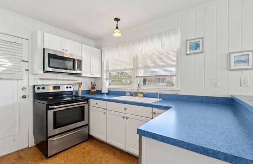 Fernandina Beach Cottage | Pelican: Easy access, spacious beach cottage steps to ocean with large private yard