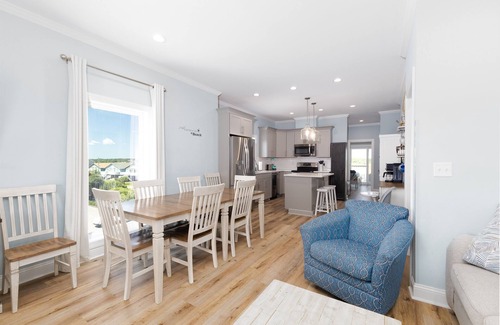 Sneads Ferry House | Pelican’s Treasure: Oceanfront Retreat w/Hot Tub