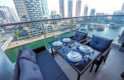 Dubai Marina Apartment | Pelicanstay - Full Marina and Pool View
