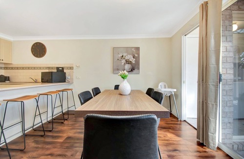 Wagga Wagga House | Pembroke - CBD, Elegant & Character Filled Stay