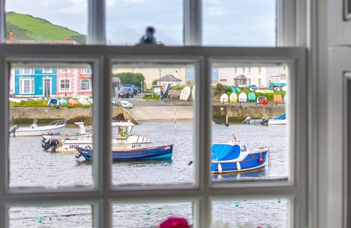 Aberaeron Apartment | Pen Cei Apartment - Two Bedroom Apartment, Sleeps 4