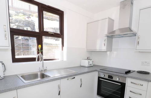 Rhiwbryfdir Cottage | PEN Y GARREG, family friendly, with hot tub in Blaenau Ffestiniog