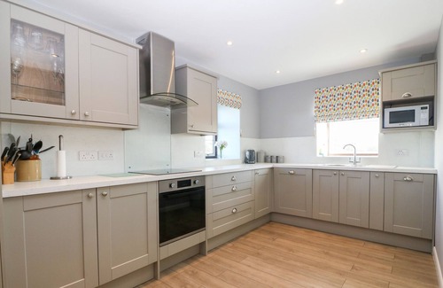 Llanfachraeth Cottage | PEN YR ORSEDD COTTAGE, family friendly in Llanfachraeth