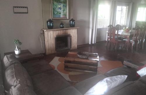 Piet Retief Villa | Pendora Lodge Muller Street 8A Piet Retief
