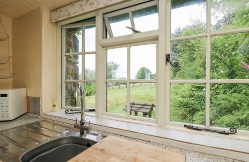 Newport Cottage | PENFEIDR NEWYDD, pet friendly in Newport, Pembrokeshire