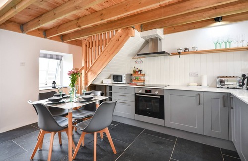 Garn Fadryn House | Pengroeslon Fawr - Three Bedroom House, Sleeps 4