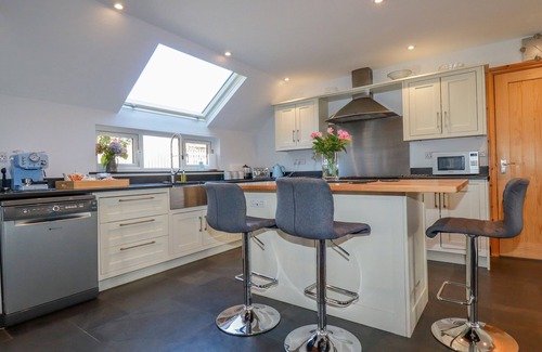 Saint Gennys Cottage | PENLAUREL, family friendly, with hot tub in Crackington Haven