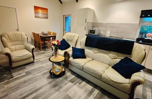 Tan-y-groes Apartment | Penlon Farm Cottage - perfect couple's retreat, just a short drive from Cardigan Bay's famous coastl