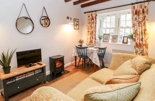 Leyburn Cottage | PENNYCRESS COTTAGE, pet friendly in Leyburn