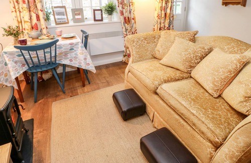 Leyburn Cottage | PENNYCRESS COTTAGE, pet friendly in Leyburn