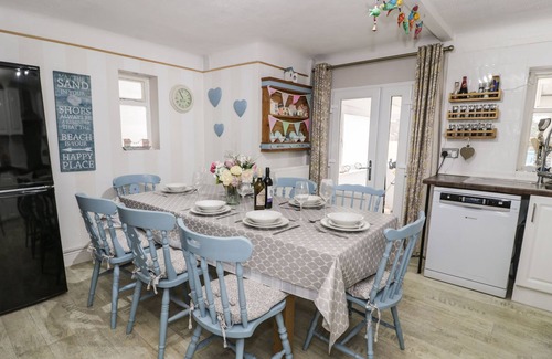 Cemaes Bay Cottage | PENRALLT, pet friendly, character holiday cottage in Cemaes Bay
