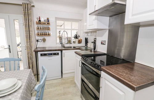 Cemaes Bay Cottage | PENRALLT, pet friendly, character holiday cottage in Cemaes Bay