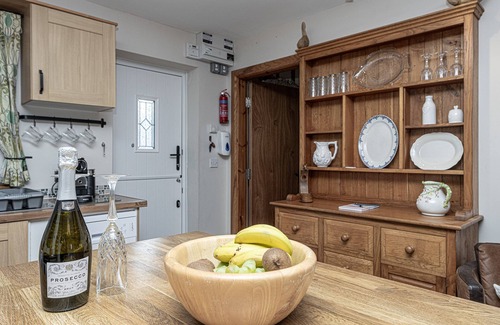 Cemaes Bay Cottage | Penrhyn Cottage - a cottage that sleeps 4 guests in 2 bedrooms