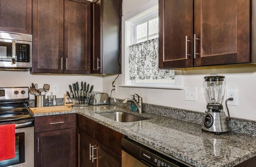 South Pensacola House | Pensacola ❤️ 3BD ❤️ Sleeps 10. King BD, Parkin+Wifi