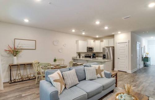 Pine Forest House | Pensacola Retreat w/Pool Access, 20 Mi to Beach