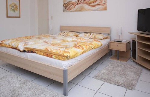 Niedermennig Cottage | Pension Haus Elfriede - Double room shower / WC