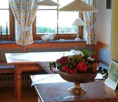 Schoenau am Koenigssee House | Pension Waldklause, Doppelzimmer mit Balkon, Dusche, WC