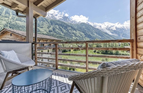 Chamonix City Centre Apartment | Pent House Mountain Break with panoramic views of the Mont Blanc range