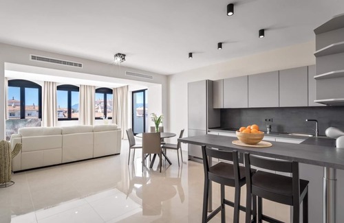Puerto Banus Apartment | Penthouse in Playas del Duque for 4 people | Casa Cadiz 505
