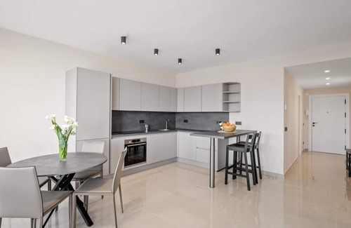 Puerto Banus Apartment | Penthouse in Playas del Duque for 4 people | Casa Cadiz 505