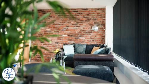 Bordesley Apartment | Penthouse - Amazing City Skyline Views - Free Parking - Balcony - Utilita Arena - New St Station - Bullring Shopping