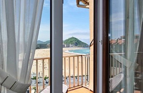 Gros Apartment | Penthouse-apartment, Beachfront, Sea View And Terrace