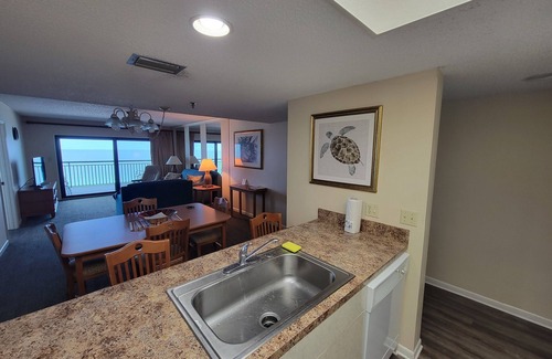 Indian Rocks Beach Condo | PENTHOUSE BEACHFRONT CONDO TOP FLOOR BALCONY HEATED POOL HOT TUB, 1450 SQ FT 2/2